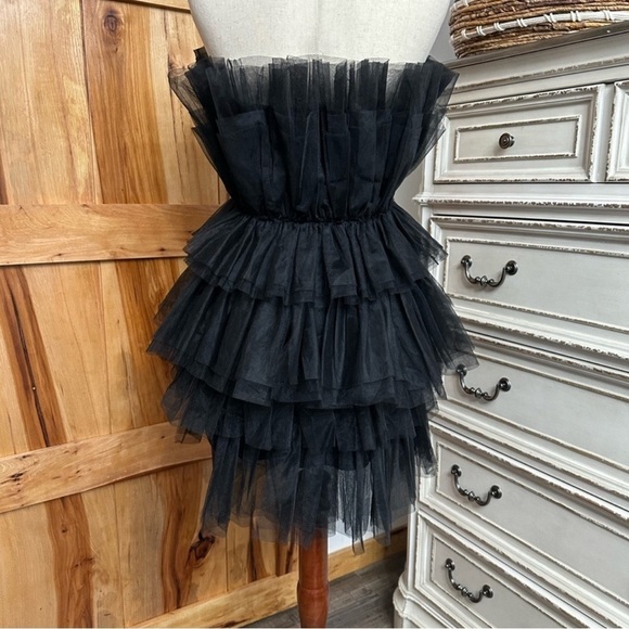 NWOT Elegant Black Strapless Ruffle Tulle Mini
Dress Special Occasion Size M - Picture 7 of 7